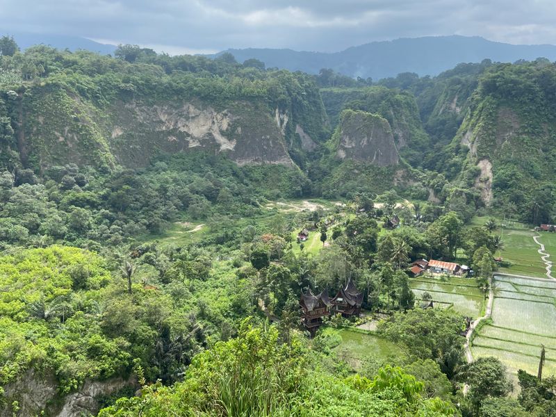 Le paysage majestueux autour de Bukittinggi
