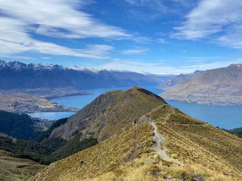 Vue sur le lac Wakatipu lors de l'ascension du Ben Lomond