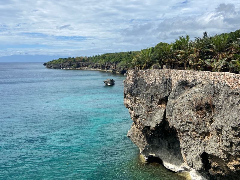 Falaises sur la cĂŽte de Siquijor