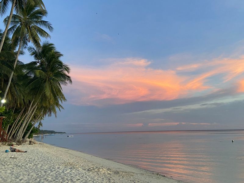 Coucher de soleil sur une plage de Siquijor