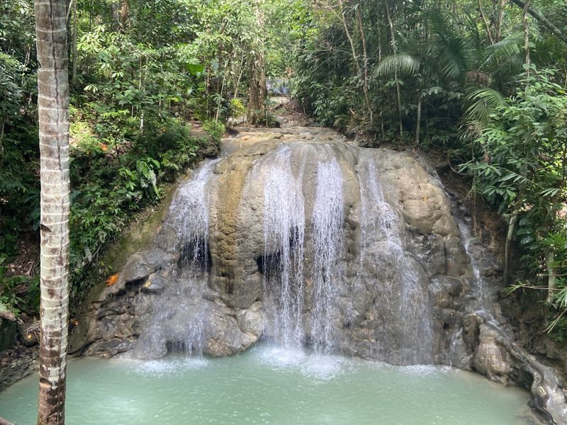 Cascade sur l'Ăźle de Siquijor