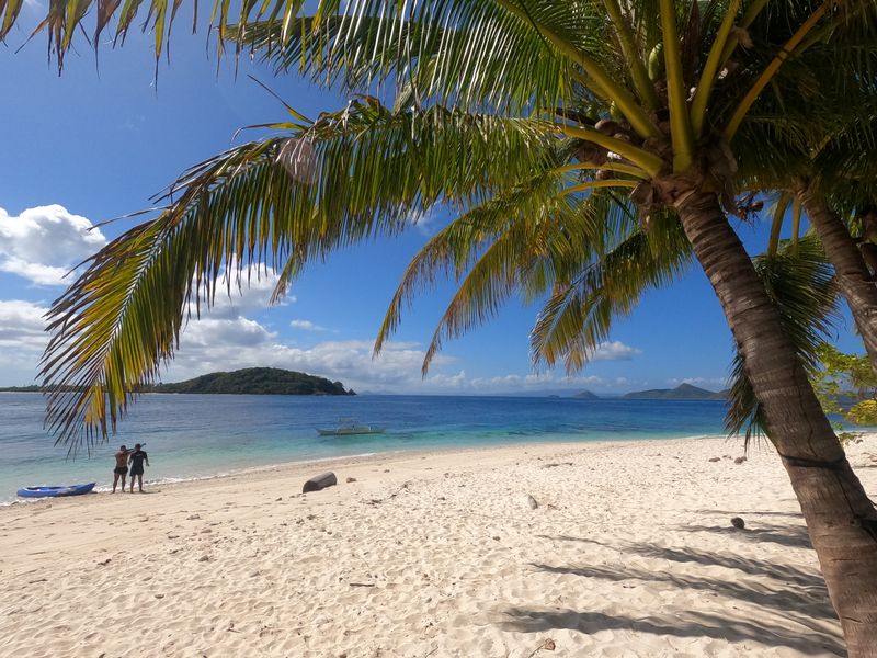 Plage sur une ßle déserte entre Coron et El Nido