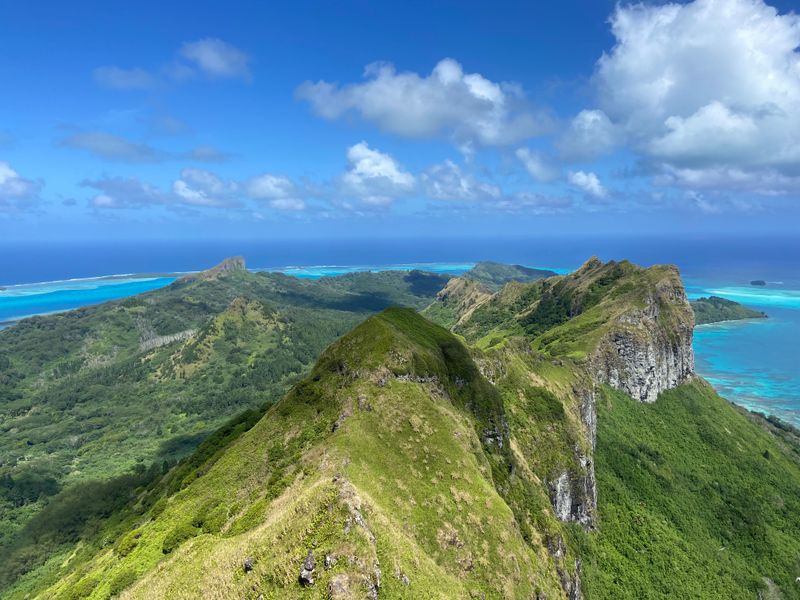 Les impressionnantes montagnes de Raivavae