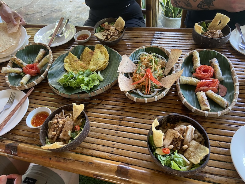 Assortiment de plats vietnamiens