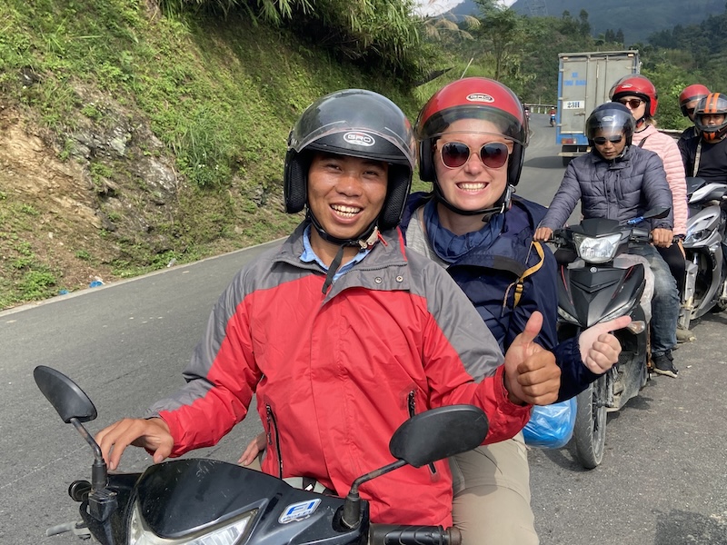 Anne So et son guide pilote : Chang