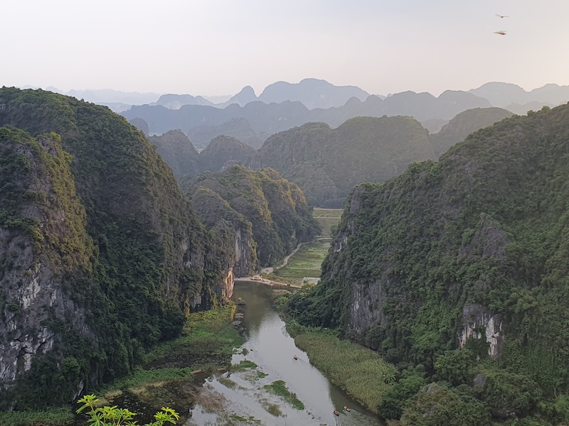 Vue des environs de Tam Coc depuis la Mua Cave